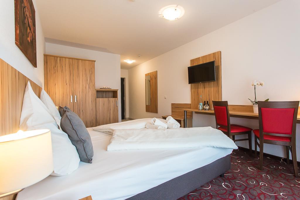 Aparthotel Schaefer Boardinghouse à Gröbenzell Extérieur photo